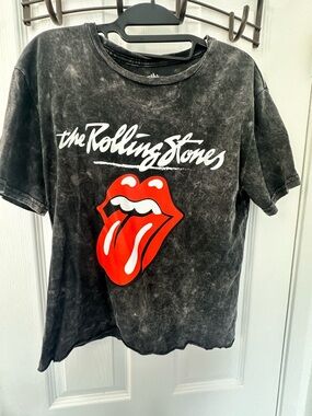 The Rolling Stones Washed Black Short Sleeve Graphic Tee. Red Logo L PTP ~ 20”